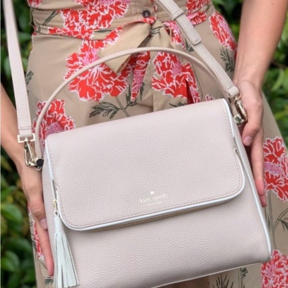 Kate Spade Cream Crossbody Bag with Minimalist Design Pebbled Leather/Like New - Picture 1 of 10
